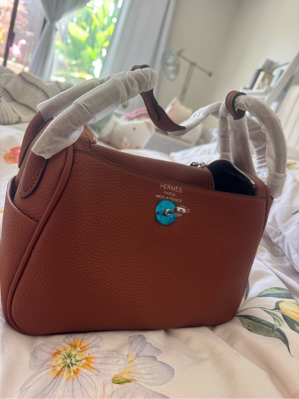Classic Top-Handle Women’s Bag in Cognac Brown - Picture 5 of 8